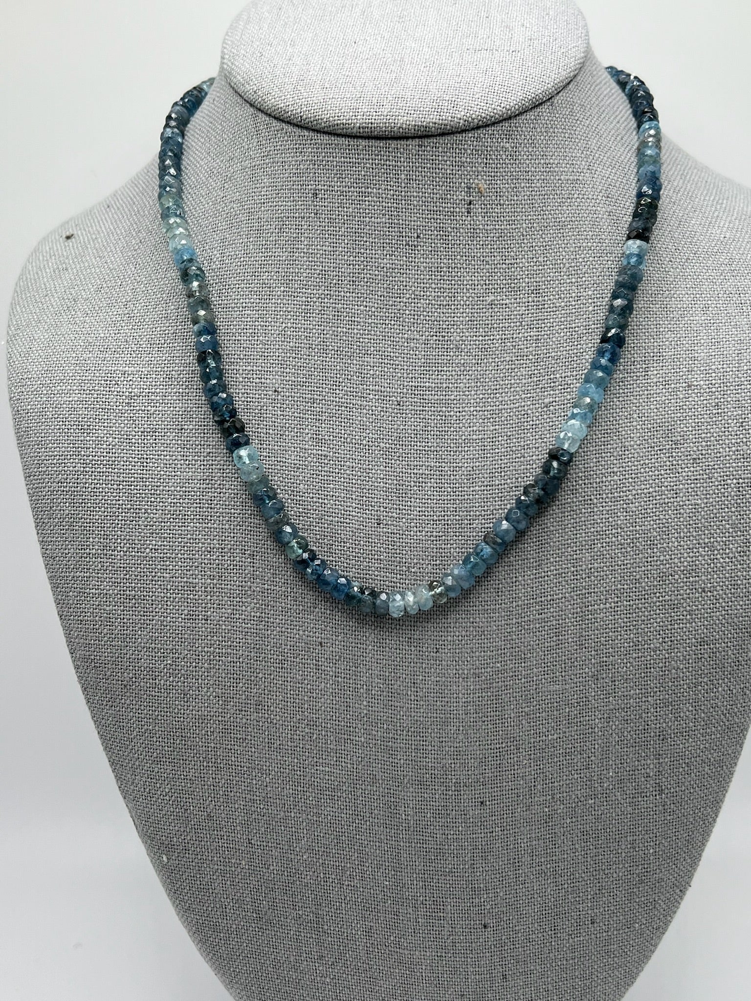 Aquamarine necklace with Diamond clasp